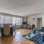 Spacious Charming Condo With Great Views Near The Grove